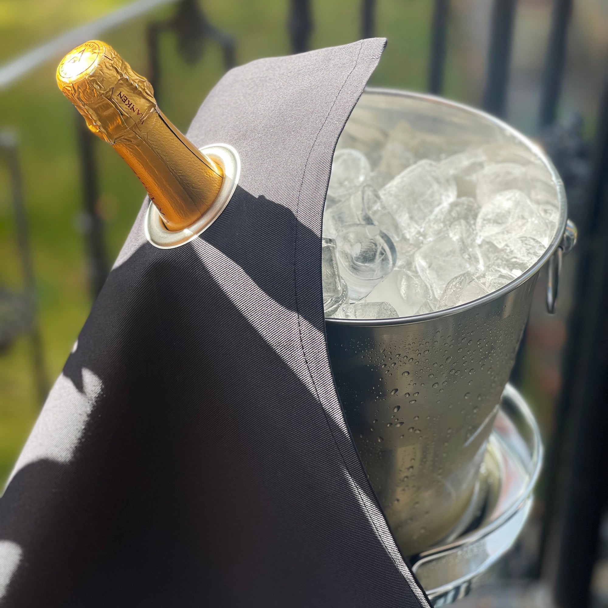 Klassisk flaskeclot · Svart med silvermetallring, bomull, 42 cm, hörnhål