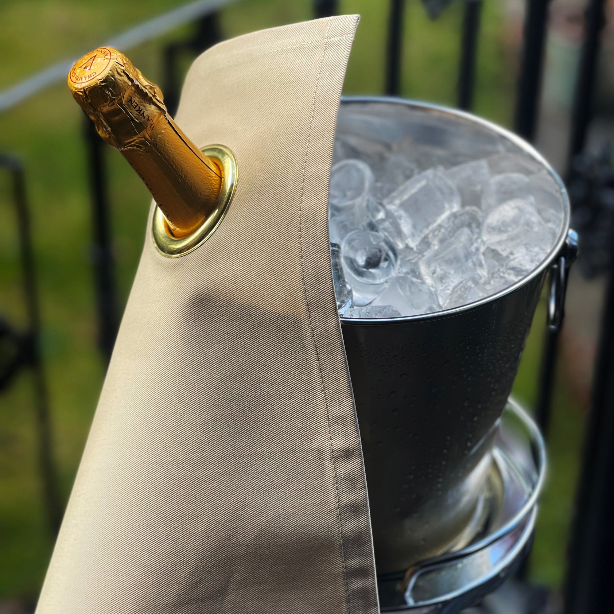 Klassisk flaskeclot · Guld med guldmetallring, bomull, 42 cm, hörnhål