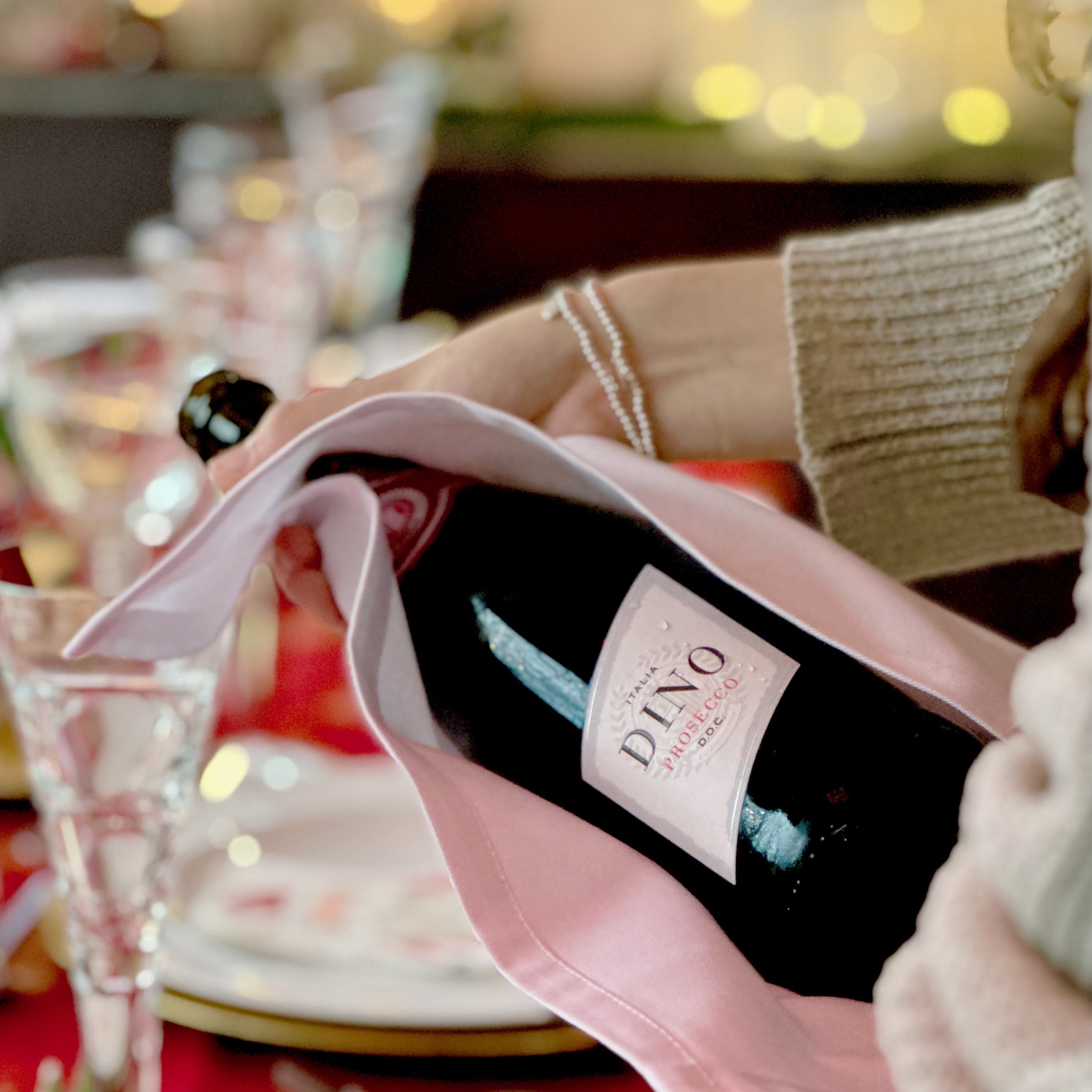 Catering BottleCloth · White Polycotton, 42 cm, Corner Hole, Stitched Circle